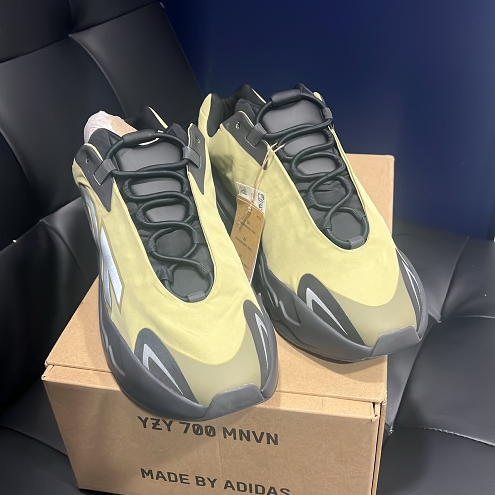 Adidas Yeezy Boost 700 MNVN size 14